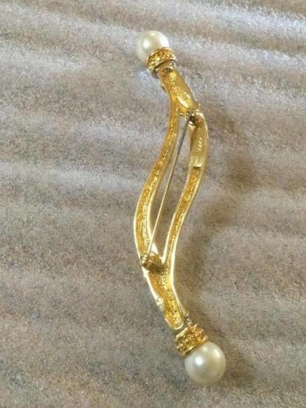 Large Avon Pin - Picture 2 of 3